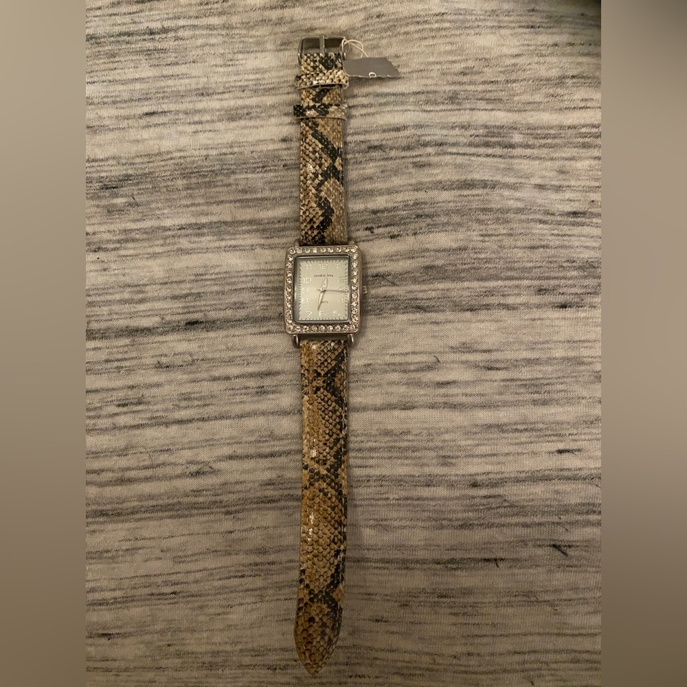 Cookie Lee Quartz Crystal Bezel Ladies Watch. - Picture 3 of 7